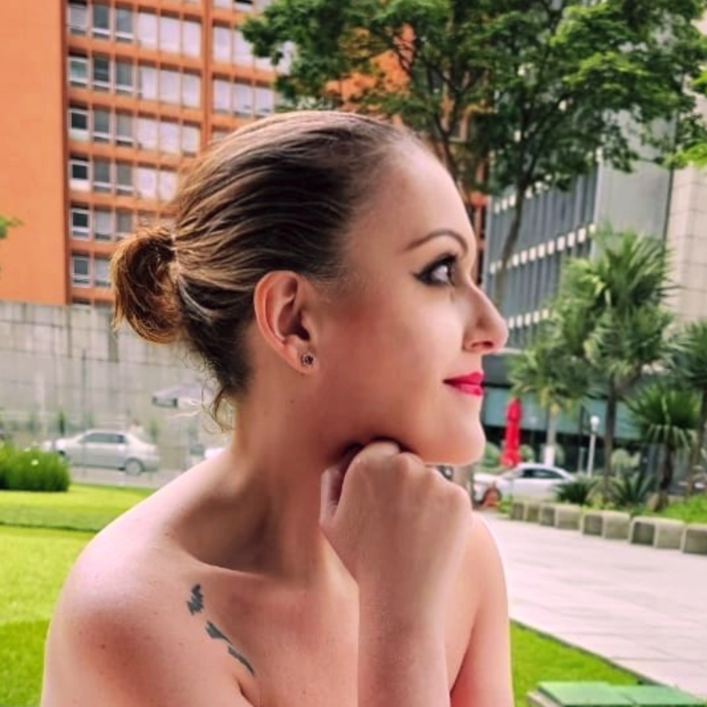 DENISE CAMARGO LANCIA – Pinceladas de Rebeldia [conto]