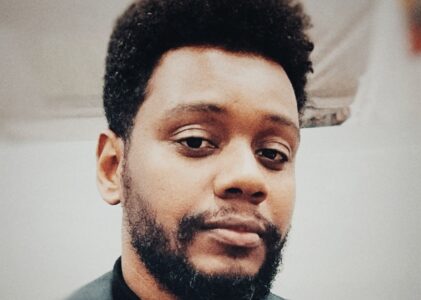 GUSTAVO MOURA – Sete horas e oito minutos [conto]