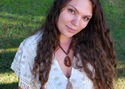 Intenso, solar, inquietante: Veemente como o sol