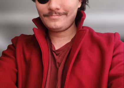 O brilho moribundo de uma estrela entre a ribalta e a penumbra: A última canção de uma diva e as primeiras melodias de um novo autor