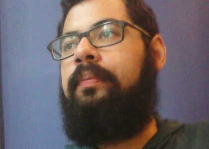 Poesia regada à bebida, música e melancolia: Ragtimes, beijos na nuca & buracos no peito