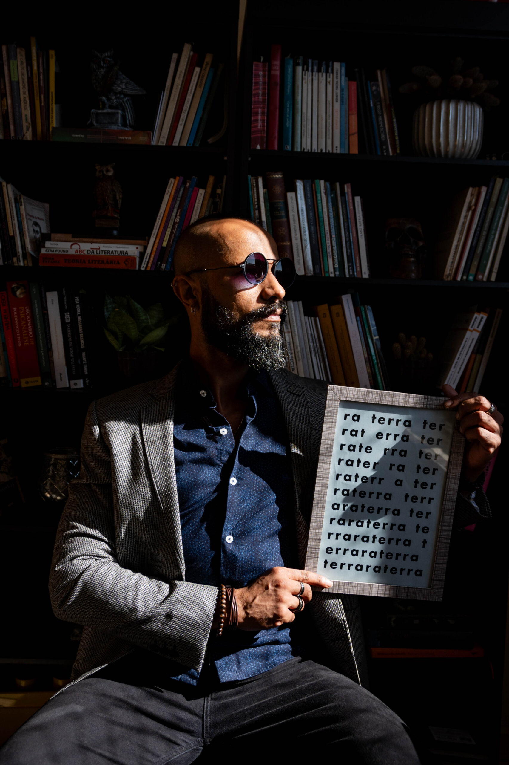 Entre moscas, píxeis e preces: a estética do fim do mundo em A Espiritualidade da Sobrevivência [resenha]