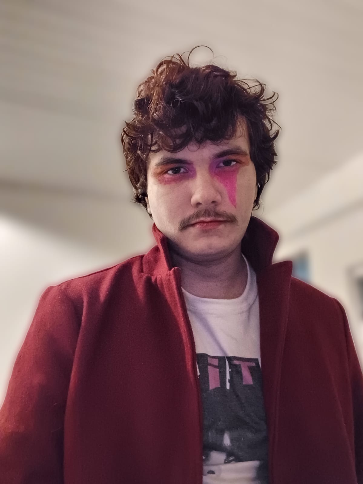 Conhecendo o universo com um menino com a cabeça nas nuvens e o bolso cheio de estrelas [resenha]