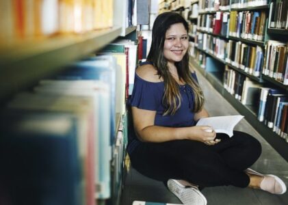 JOYCE VIANA – O tempo cura tudo menos o dia seguinte [crônica]
