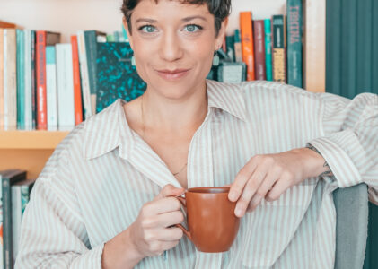 LUCIANA BRANDÃO – Na sala de estar [conto]