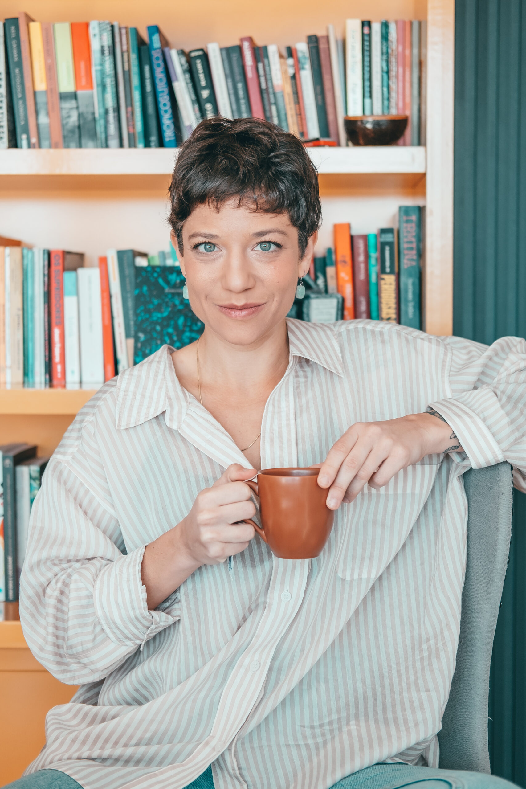 LUCIANA BRANDÃO – Na sala de estar [conto]