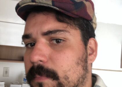 RICARDO ESPOSTO – O papagaio [resenha]