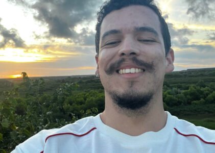 GUSTAVO LAGO – Meu coração? Eu rifei [conto]