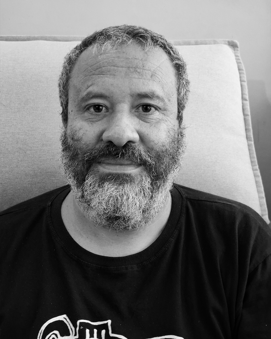 LUIZ REIS – Poemas da cidade planejada (resenha)